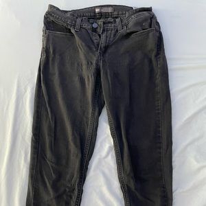 Low rise Levi’s black skinny jeans